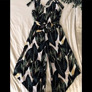 Sleeveless Shoulder Bandage Waistband Sexy V Neck Wide Leg Jumpsuit with Belt.